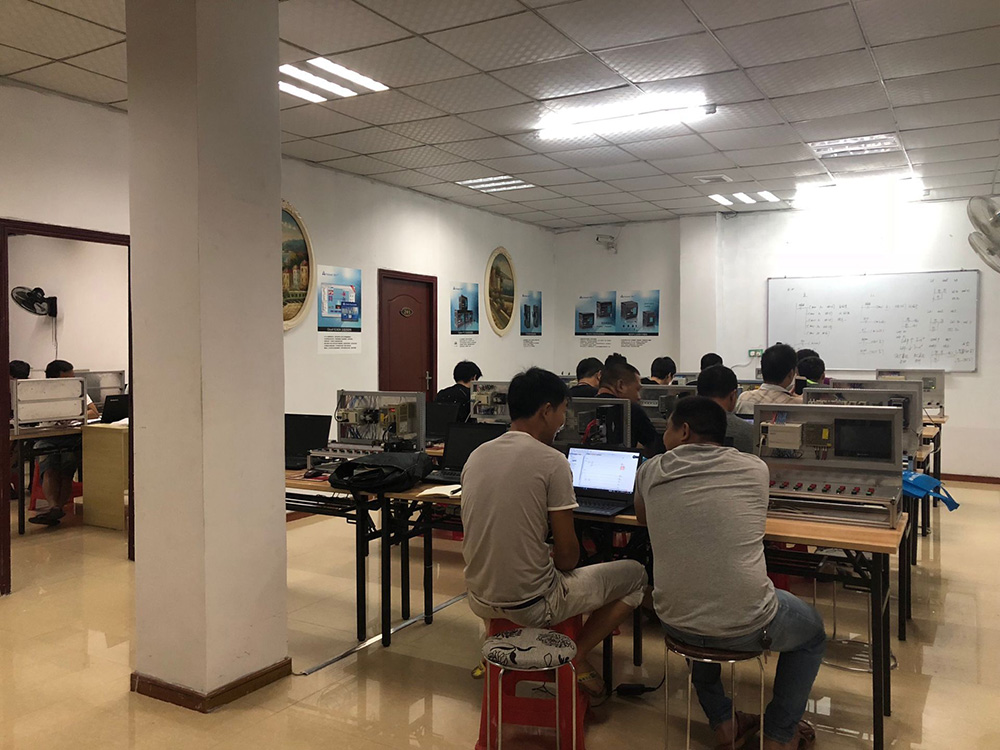 現場學員互相討論